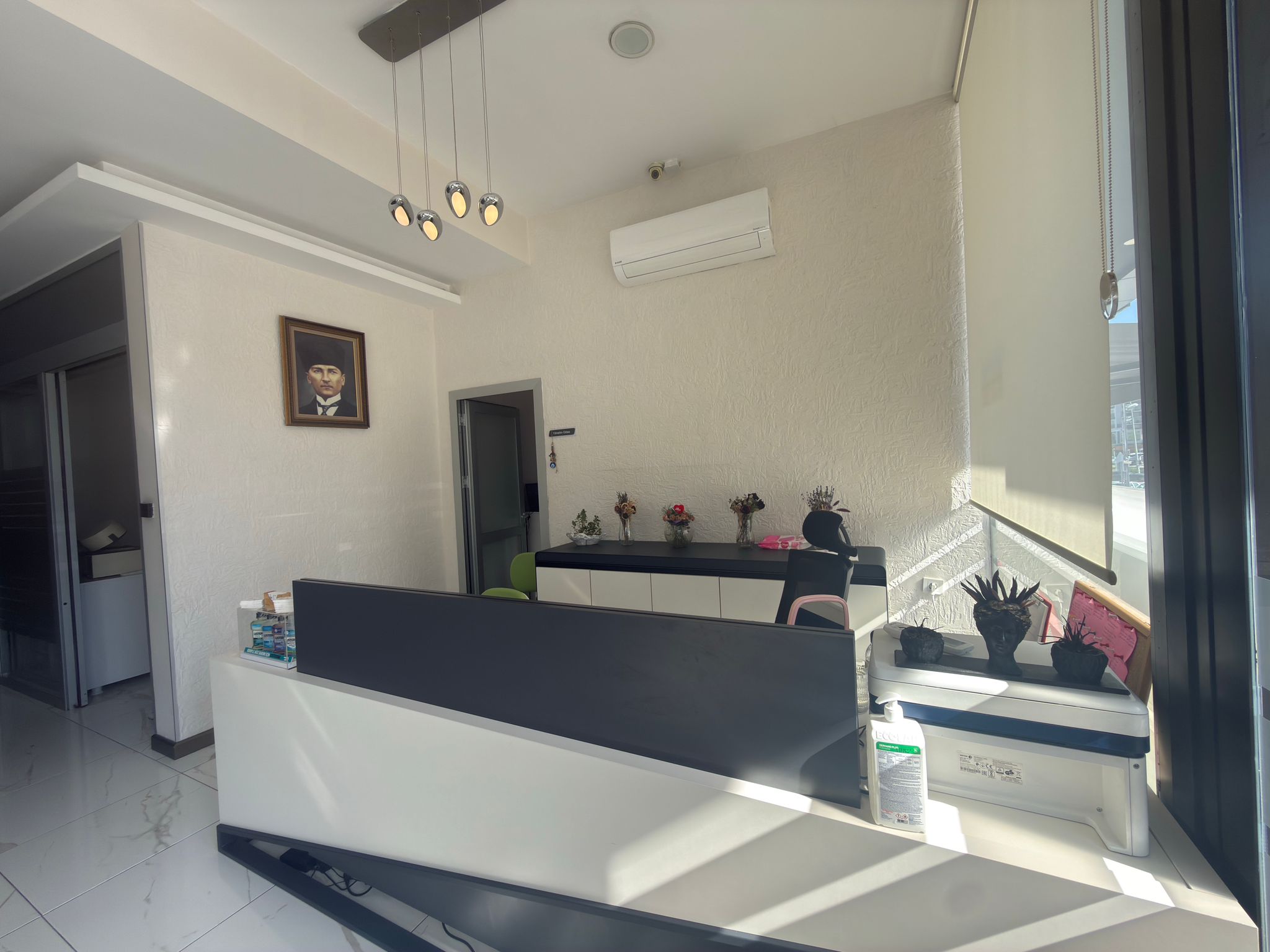 Modern diş kliniği ortamı